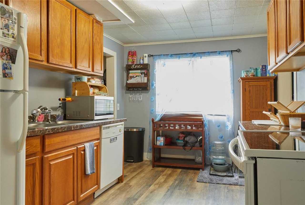 213 Clyde St - Photo 4 of 6