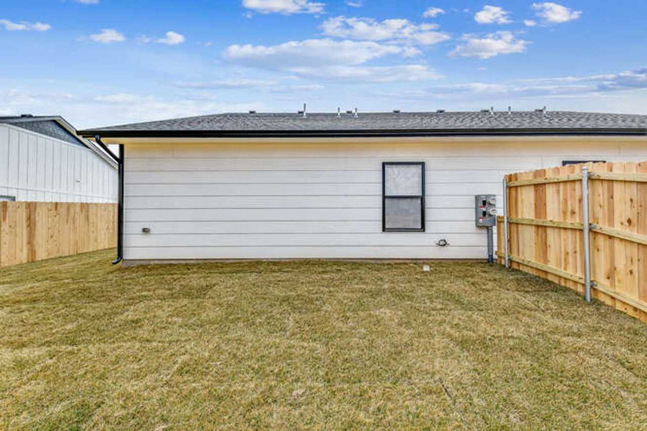 3610 W 45th St S - Photo 3 of 25