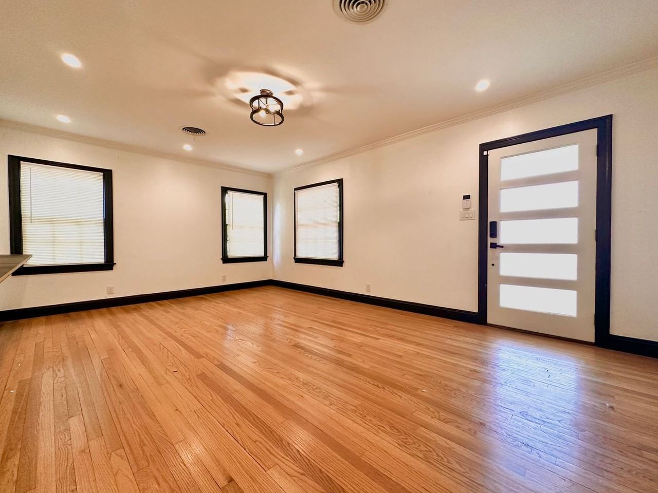 3201 French Pl - Photo 2 of 21