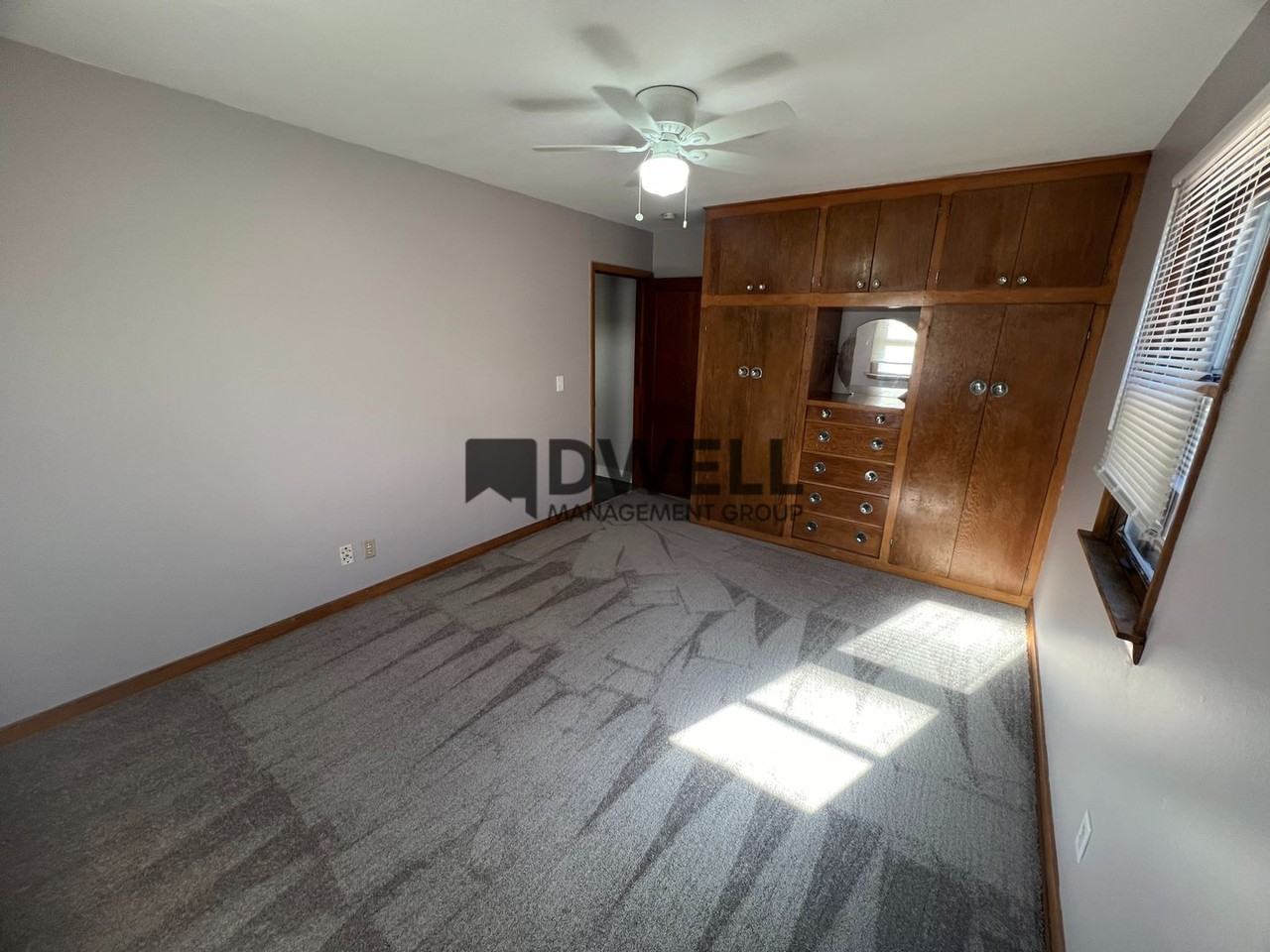 1100 12th Ave Ne - Photo 2 of 12