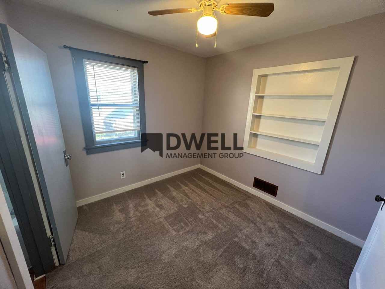 1100 12th Ave Ne - Photo 3 of 12