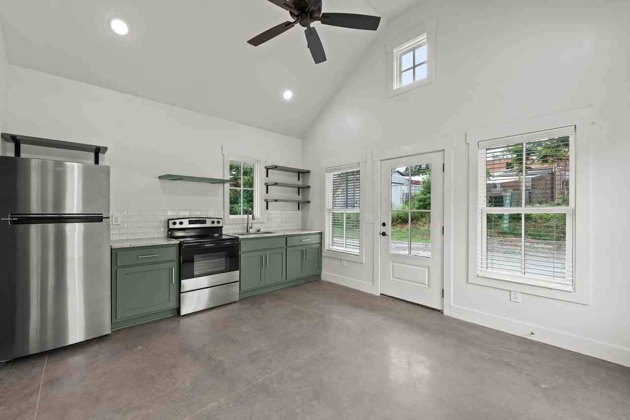 705A Jefferson St - Photo 3 of 21