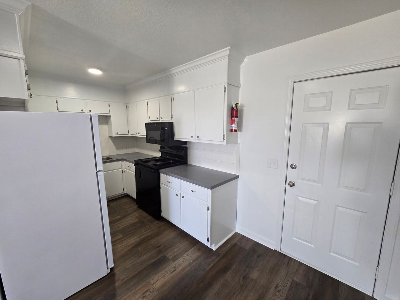 3221 Air Base Rd - Photo 4 of 21
