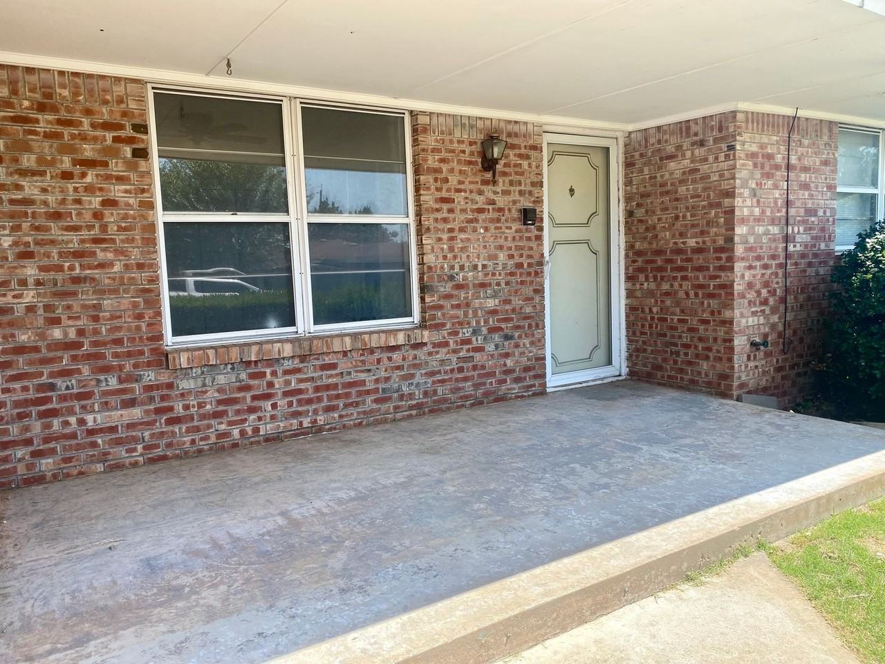 1405 Sw 70th St - Photo 2 of 27