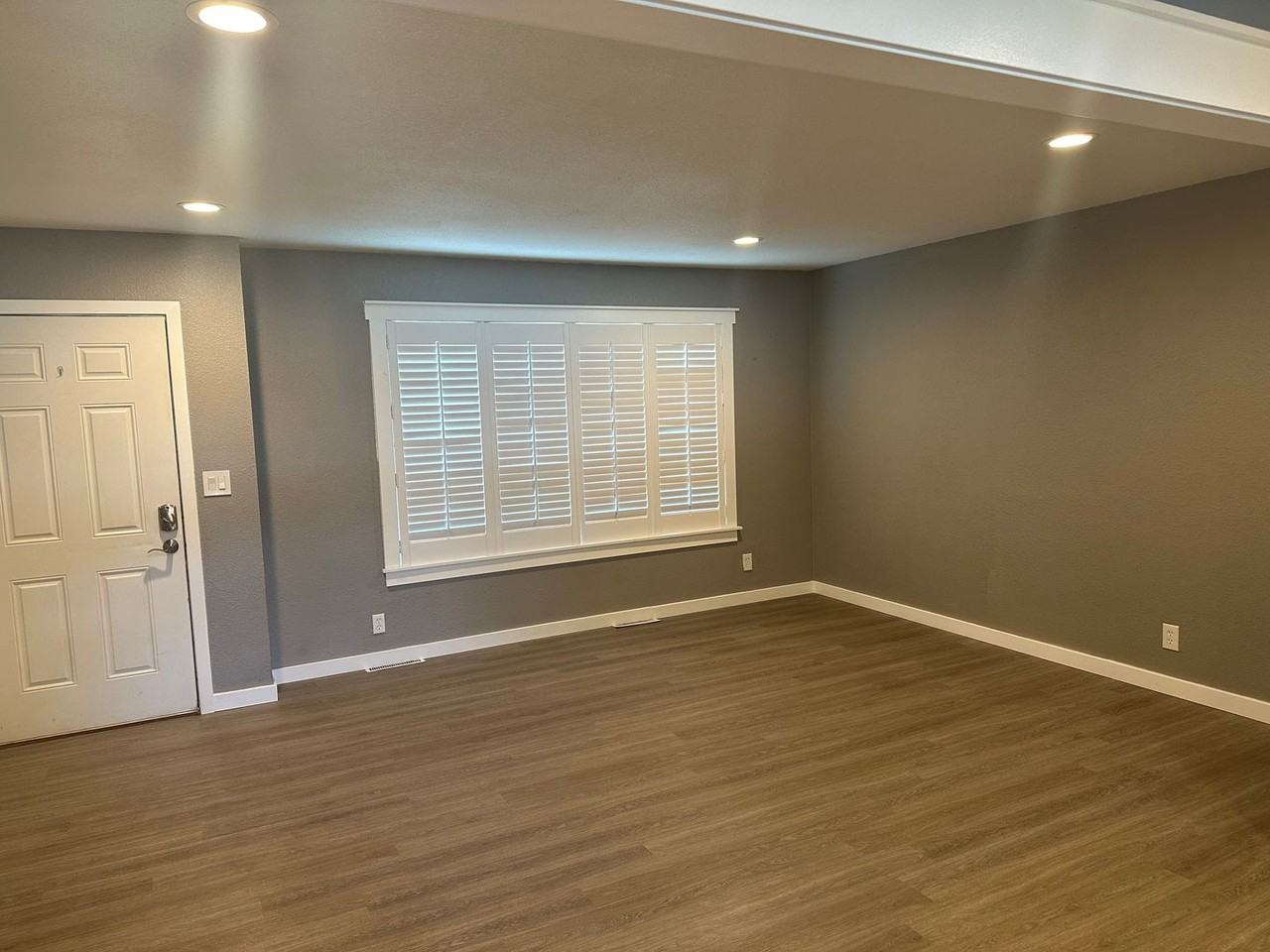 2021 Beverly Hill Blvd - Photo 2 of 25