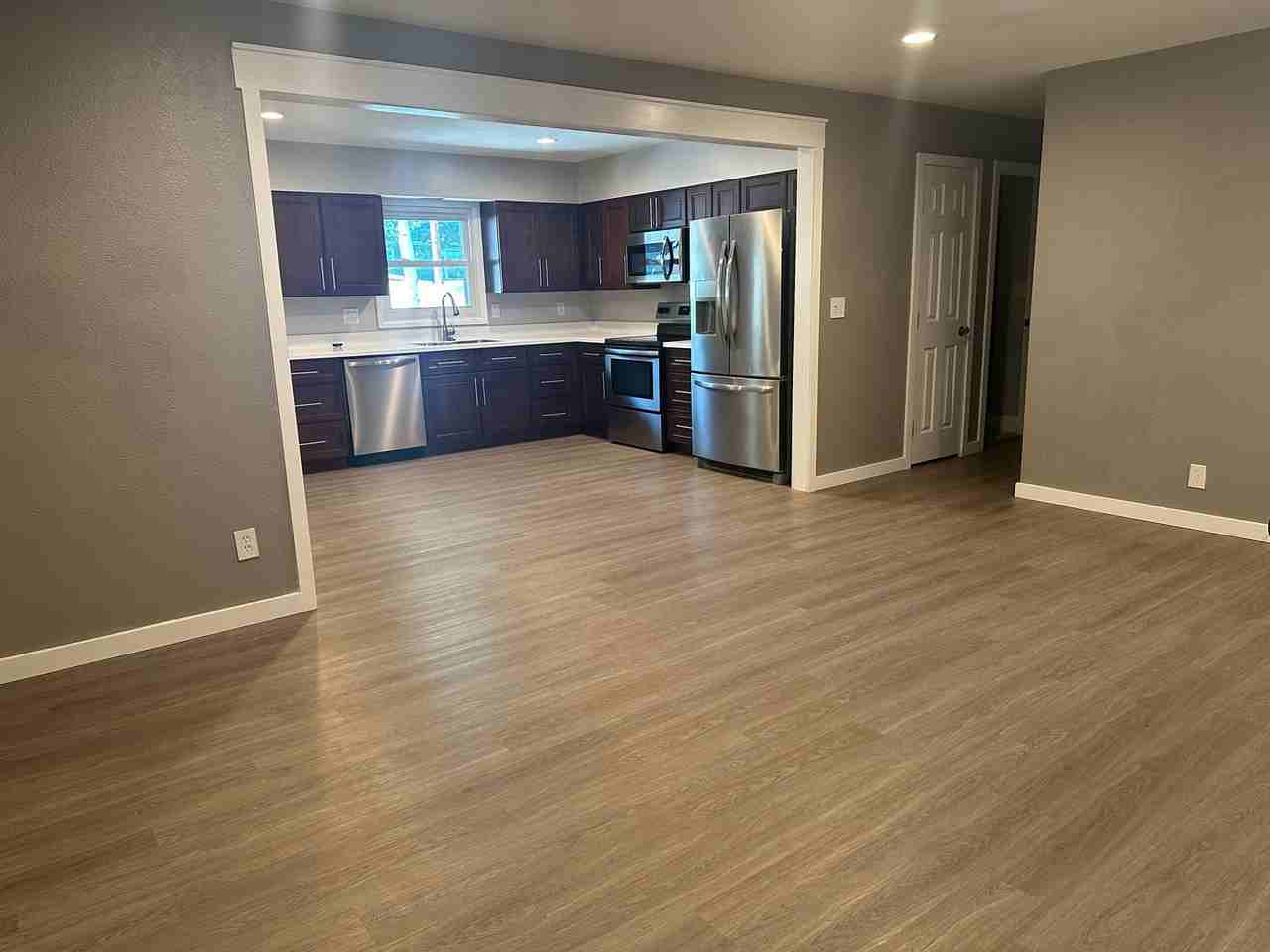 2021 Beverly Hill Blvd - Photo 3 of 25