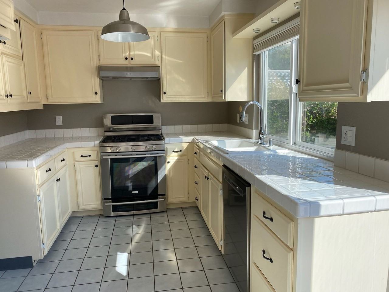 10829 Escobar Dr - Photo 3 of 35
