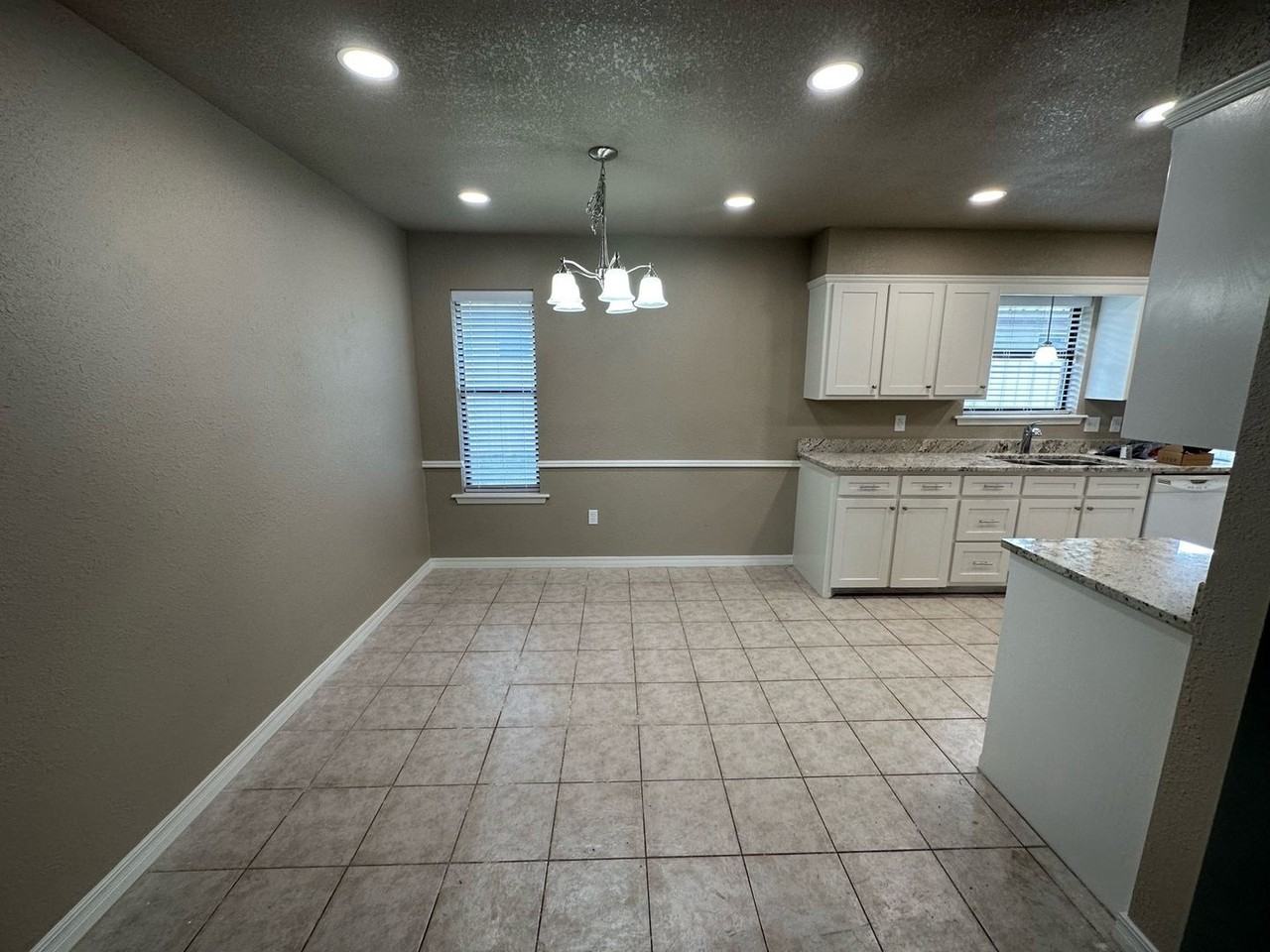 800 28th St - Photo 5 of 14