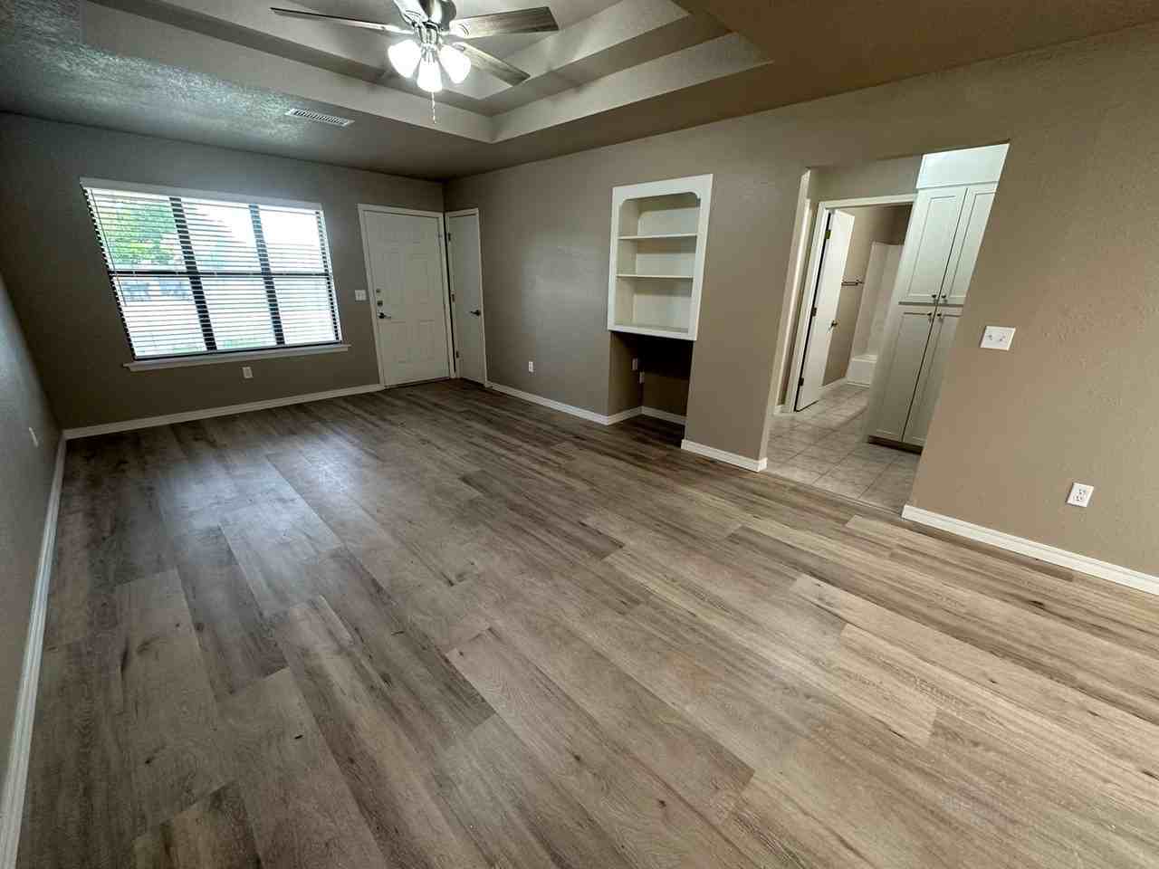 800 28th St - Photo 7 of 14