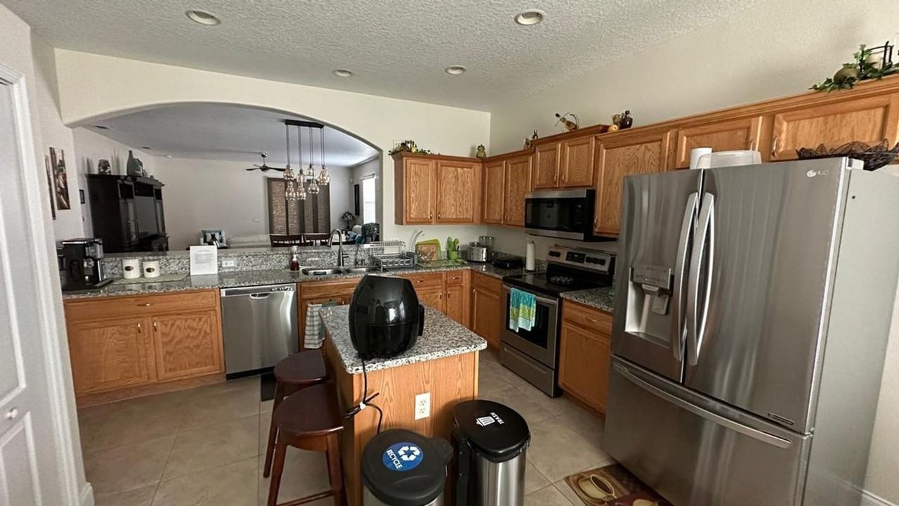 412 Waterside Cir - Photo 2 of 9