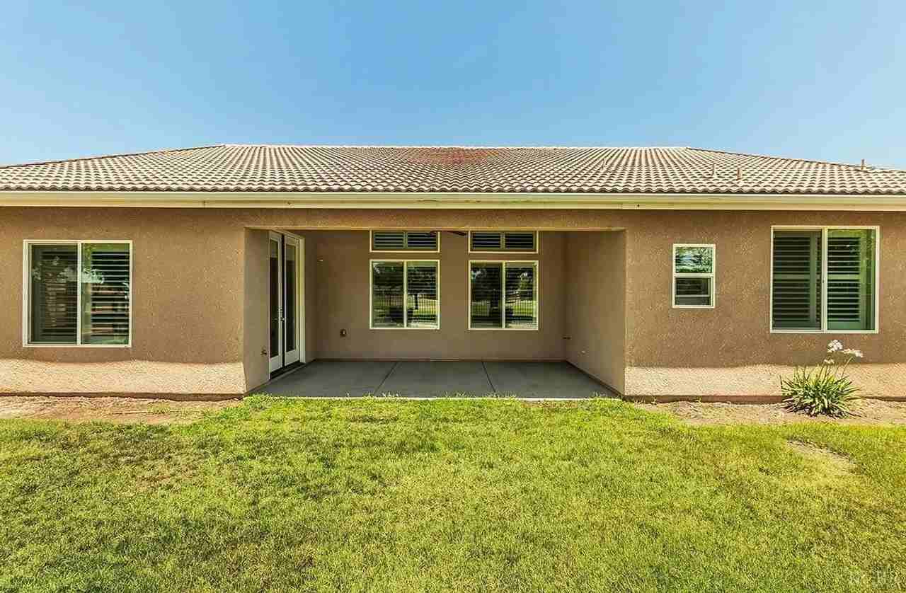 1206 Paradise Loop - Photo 3 of 11