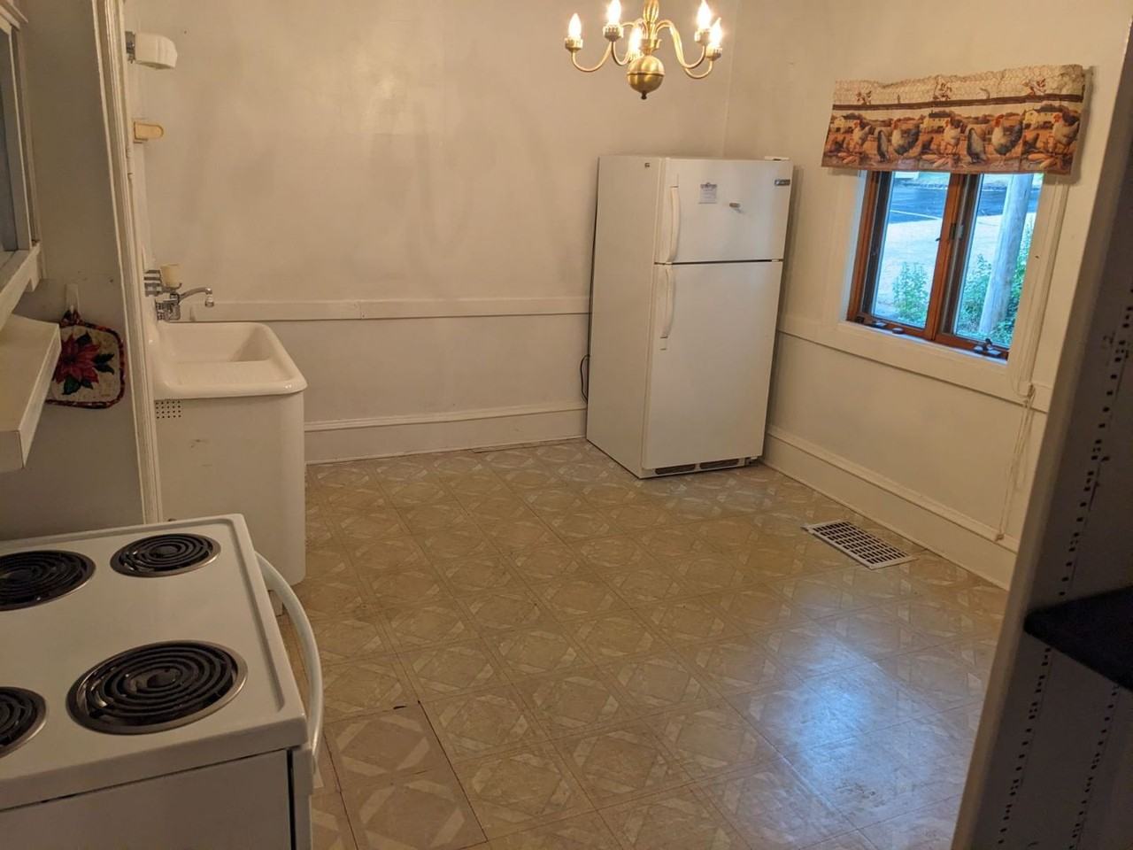 1011 N 10th St. (Duplex) - Photo 3 of 8