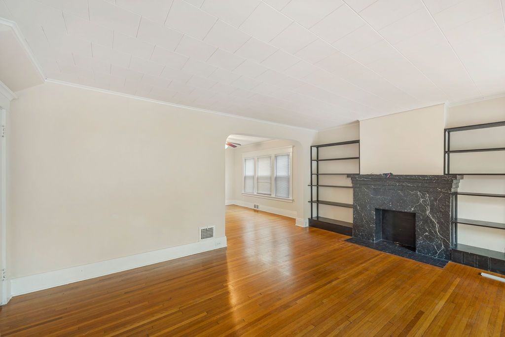 122 Stratford Rd - Photo 2 of 20