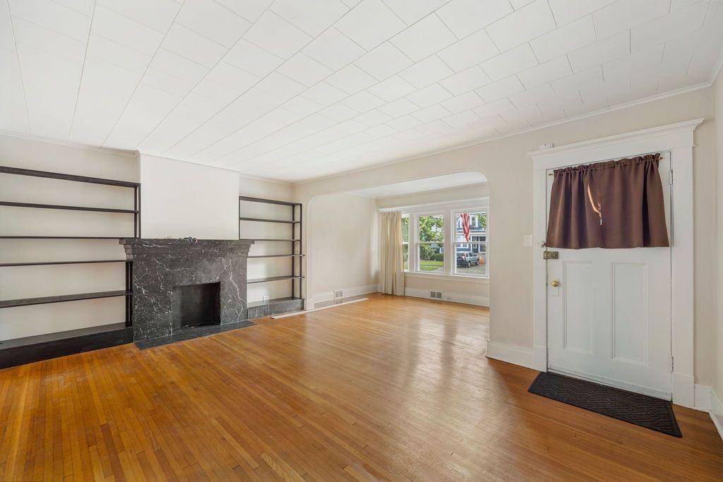 122 Stratford Rd - Photo 3 of 20