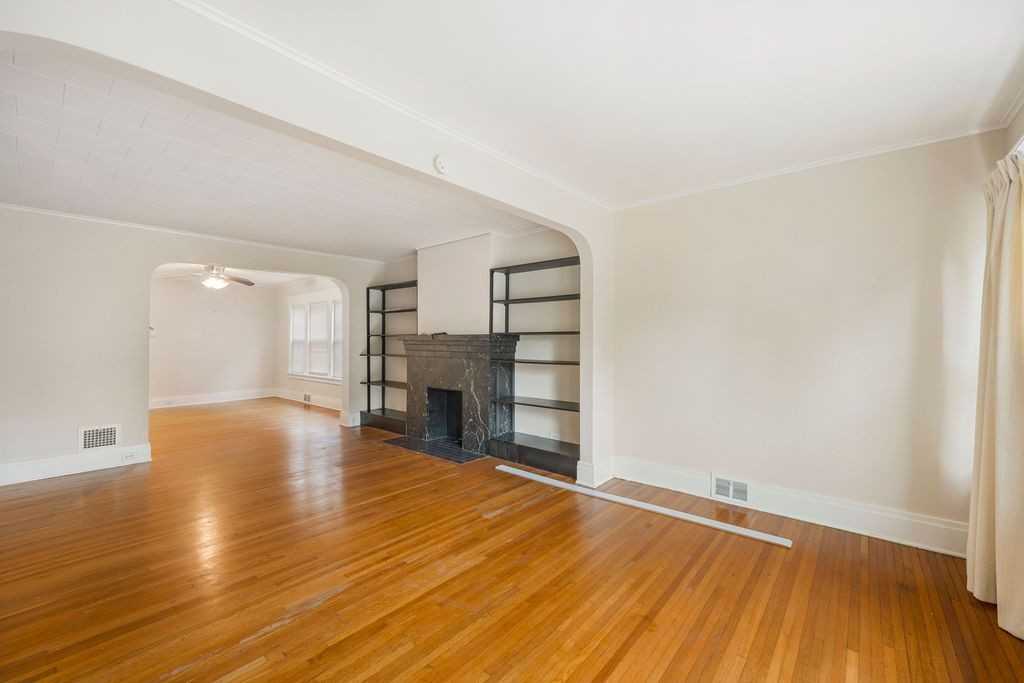 122 Stratford Rd - Photo 5 of 20
