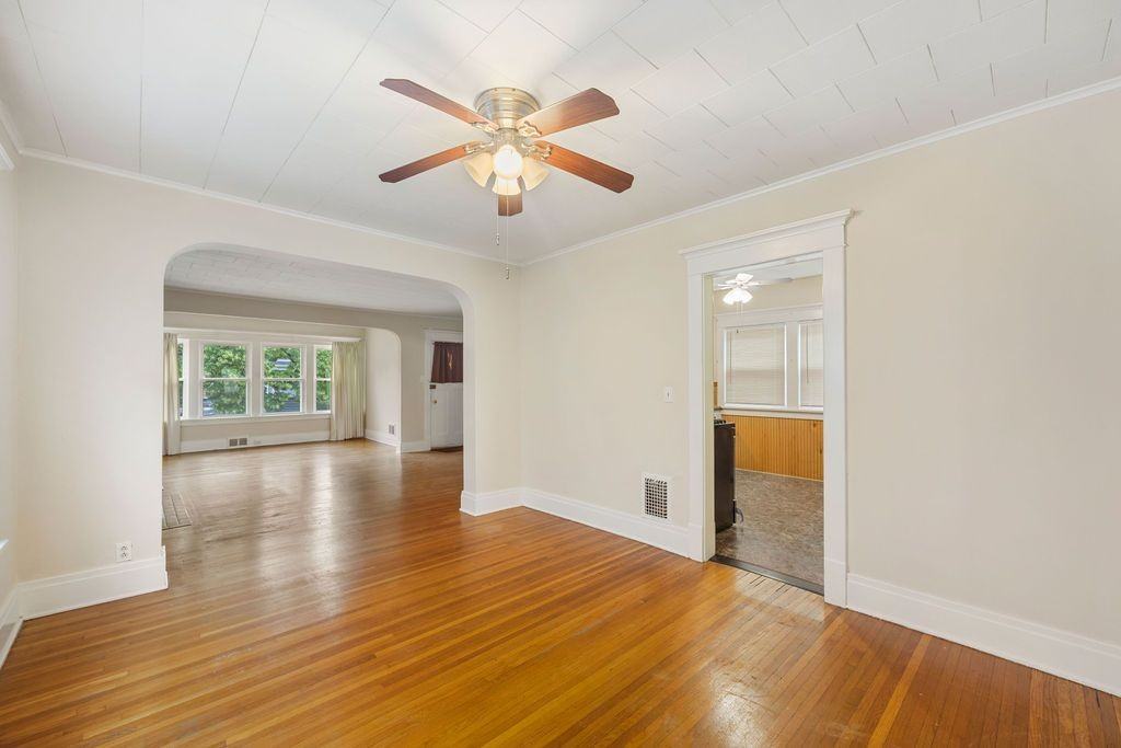 122 Stratford Rd - Photo 6 of 20