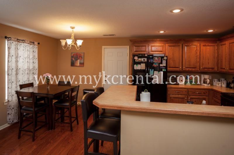4228 Mission Rd - Photo 2 of 9