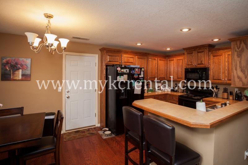 4228 Mission Rd - Photo 3 of 9