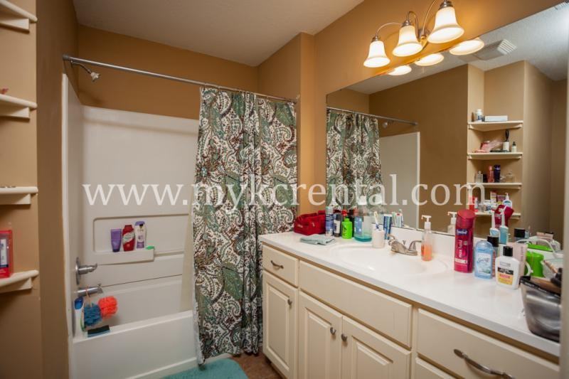 4228 Mission Rd - Photo 6 of 9