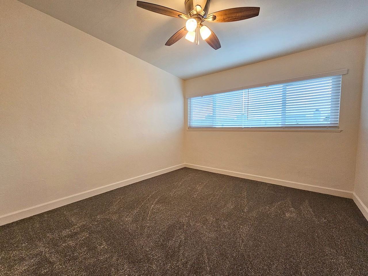 Oceanridge Apartments - Photo 5 of 21