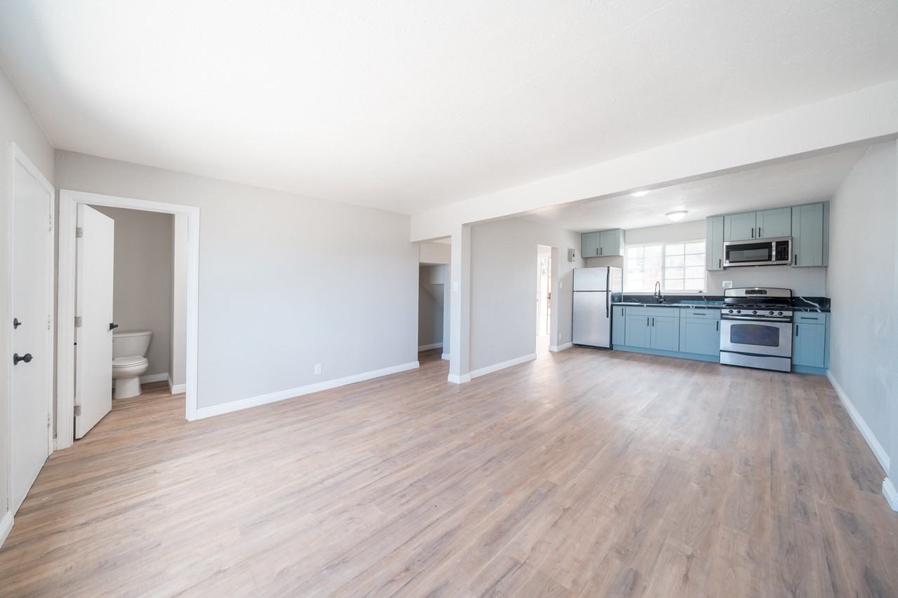 2102 Drescher St #1 - Photo 2 of 18