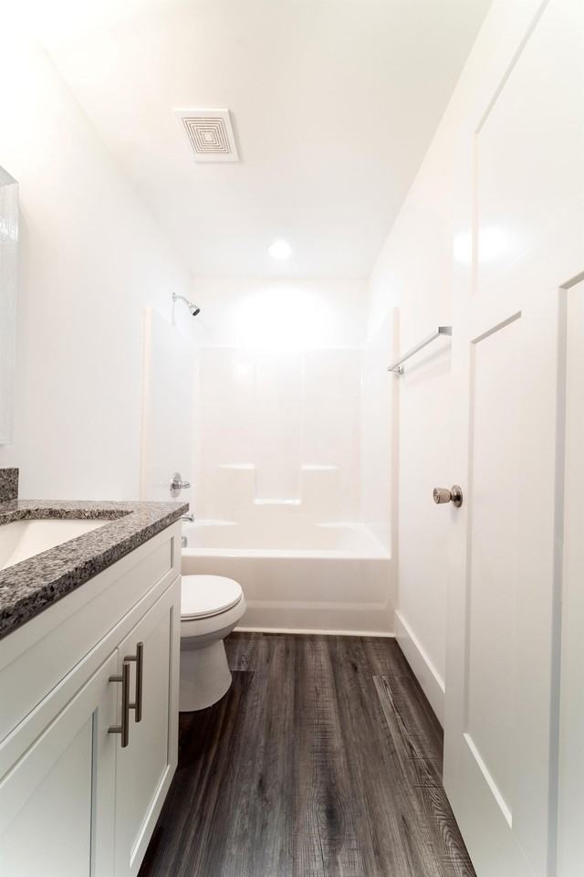 1013 Magnificent Way - Photo 2 of 14