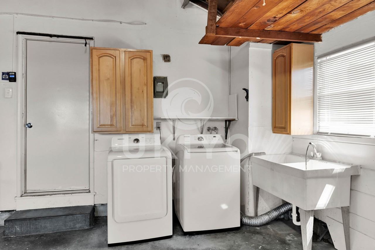 12995 Aurora Dr - Photo 3 of 46