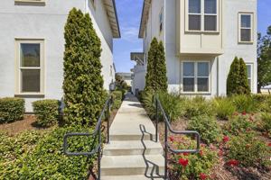 featured image of 2215 Hutchinson St #201