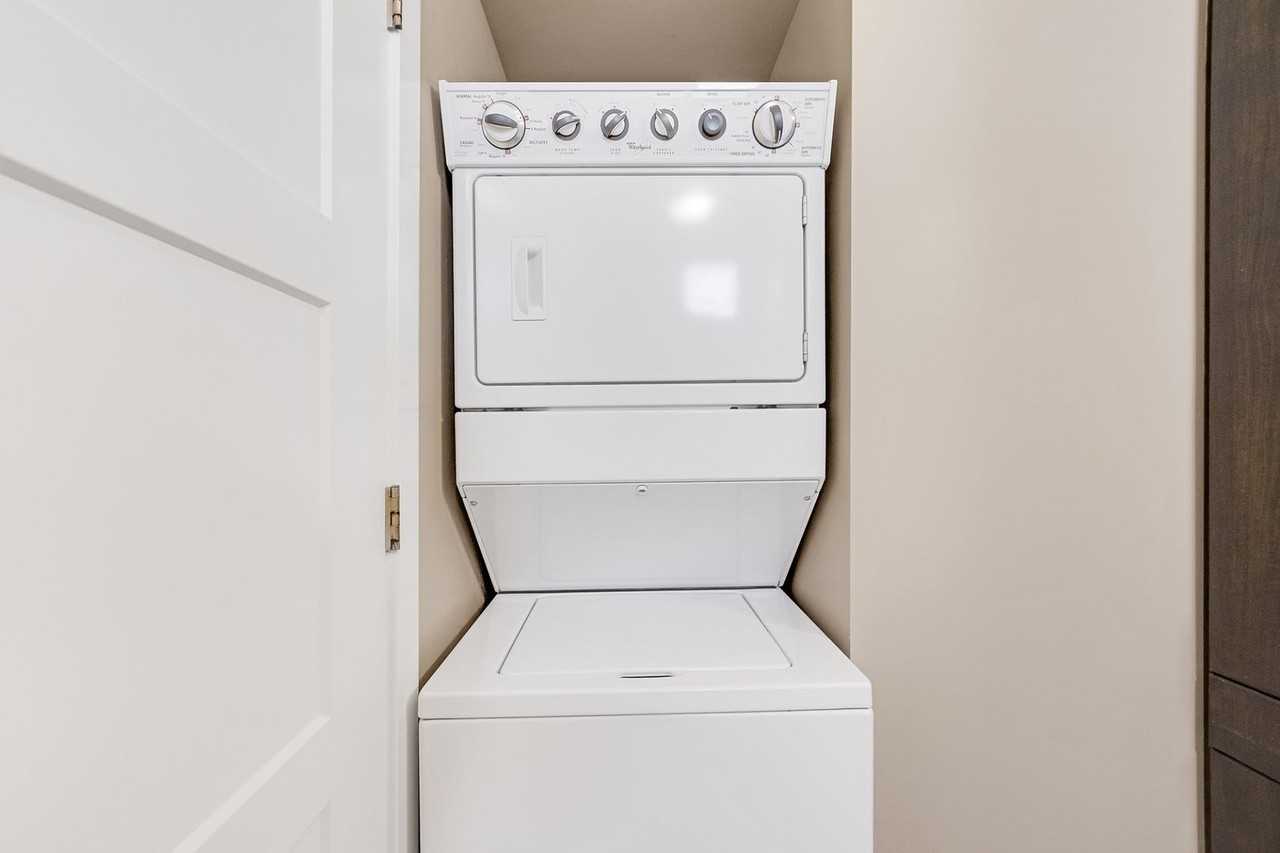 2214 Hutchinson St #102 - Photo 5 of 7