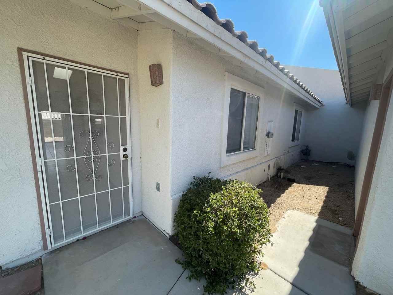 10714 E 35th Pl - Photo 2 of 19