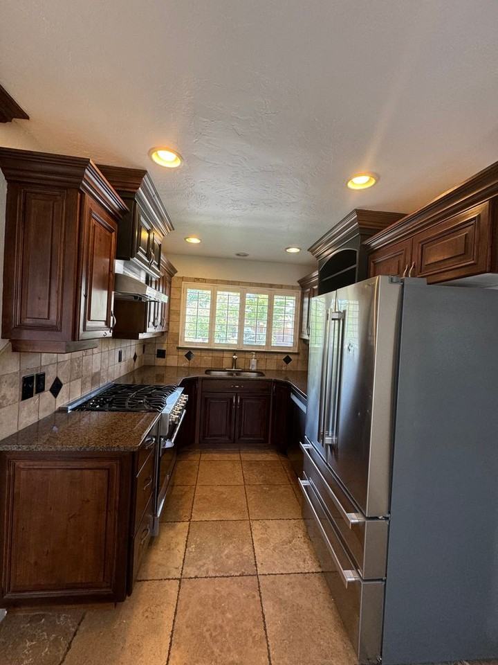 1933 E Bryan Ave - Photo 4 of 14