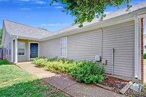 featured image of 2712 River Bend Dr