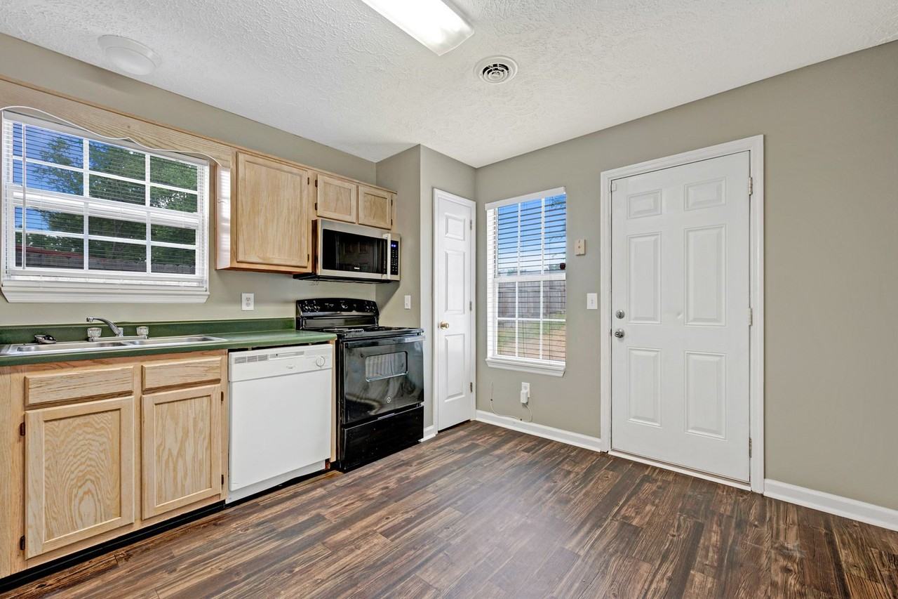 2712 River Bend Dr - Photo 3 of 15