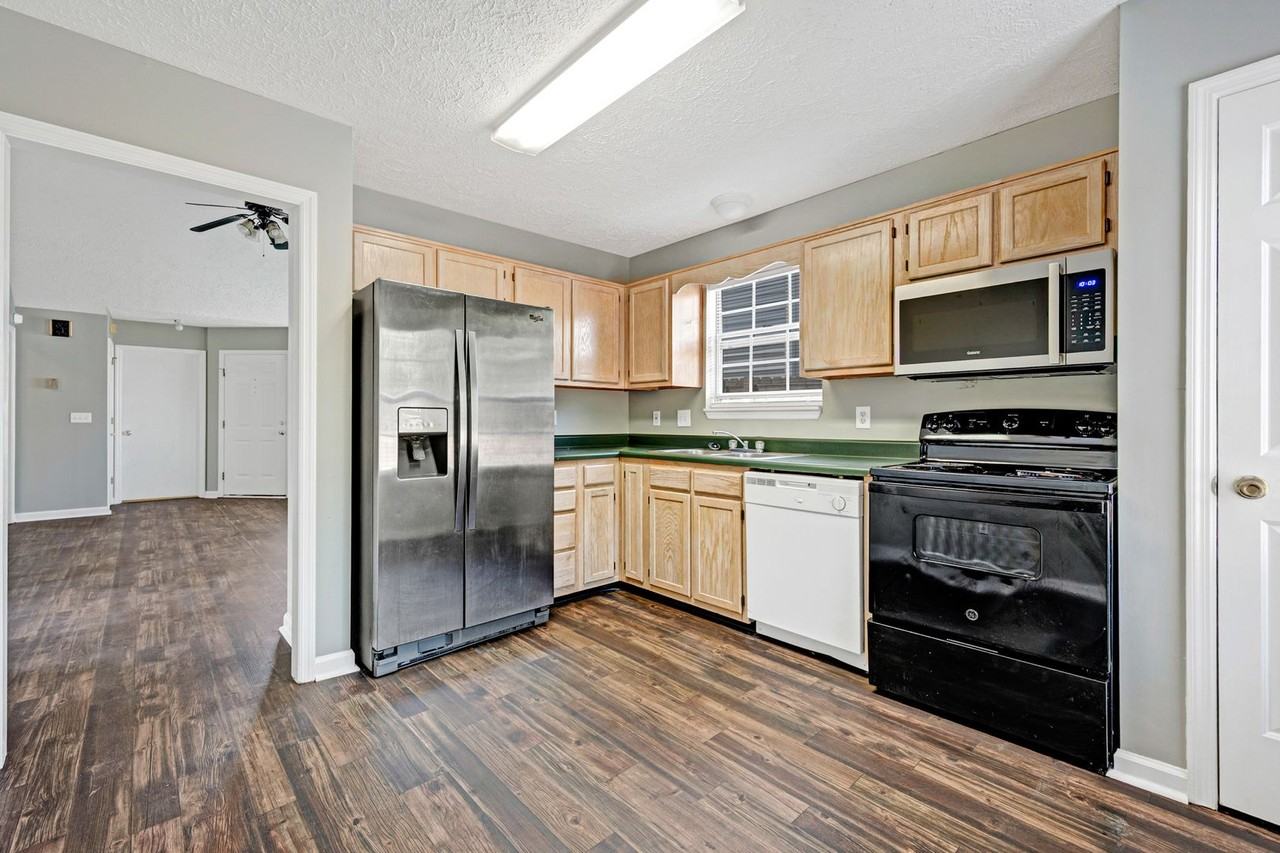 2712 River Bend Dr - Photo 2 of 15