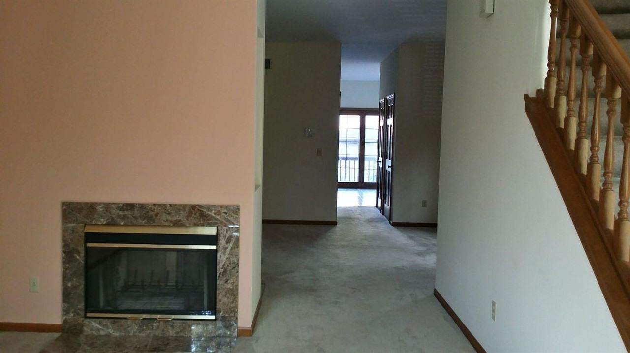 111 Green St - Photo 3 of 21