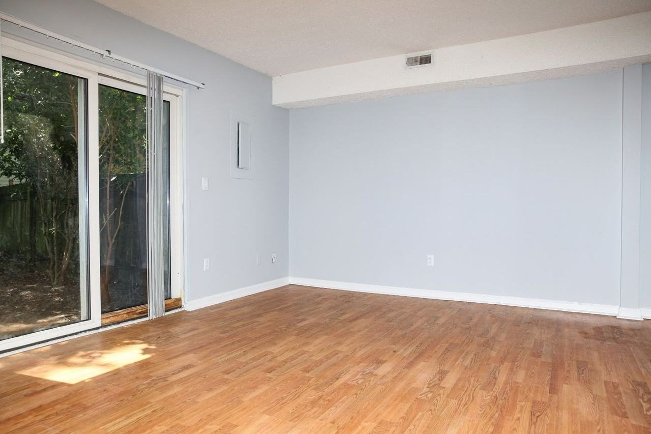 751 Center St - Photo 3 of 10