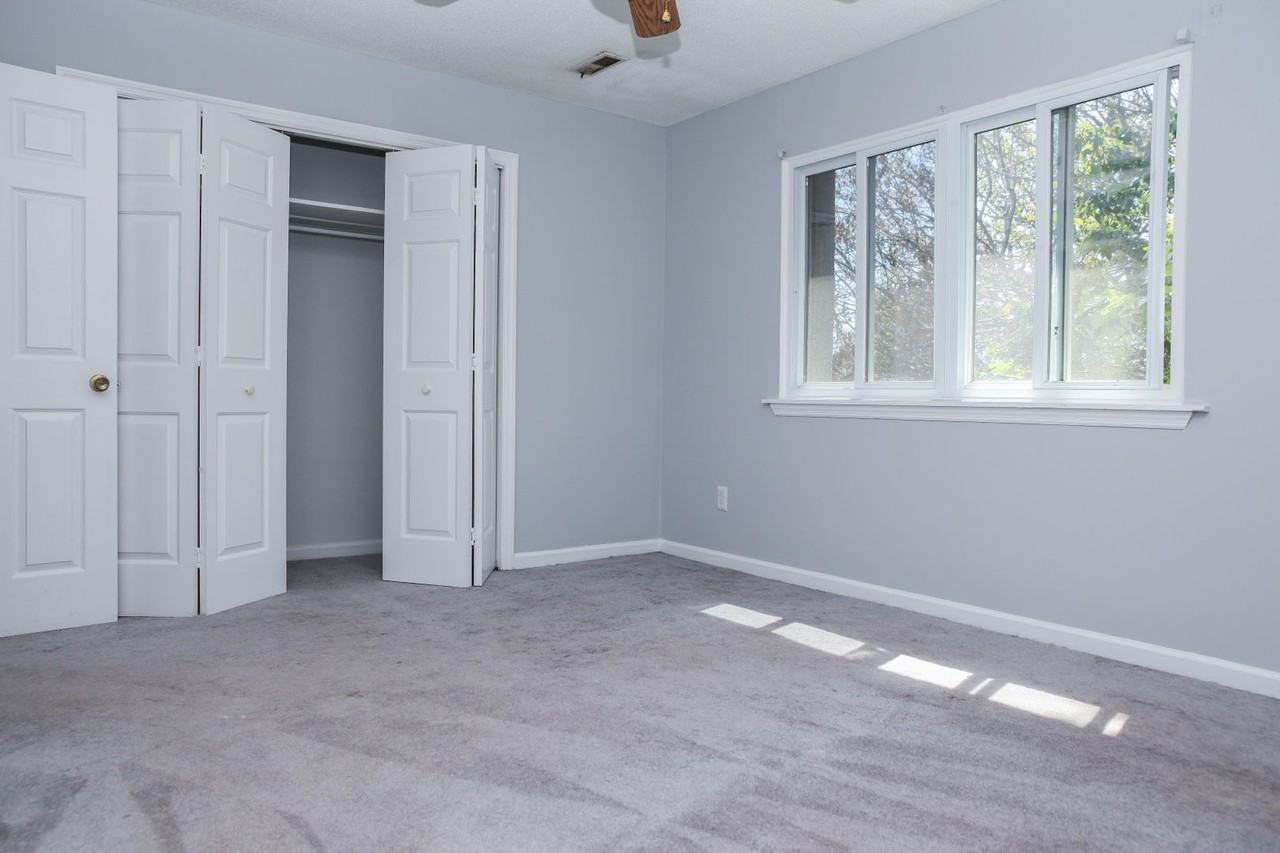 751 Center St - Photo 4 of 10