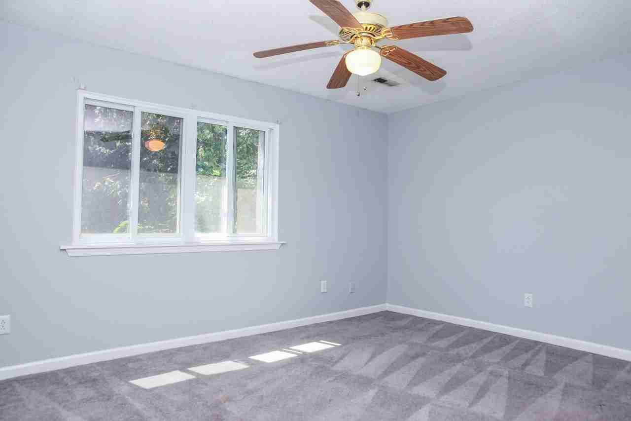 751 Center St - Photo 5 of 10