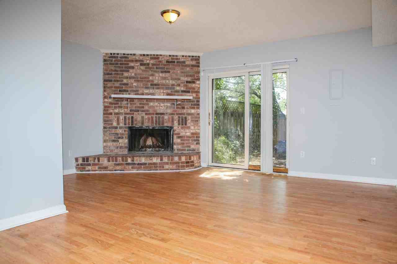 751 Center St - Photo 7 of 10