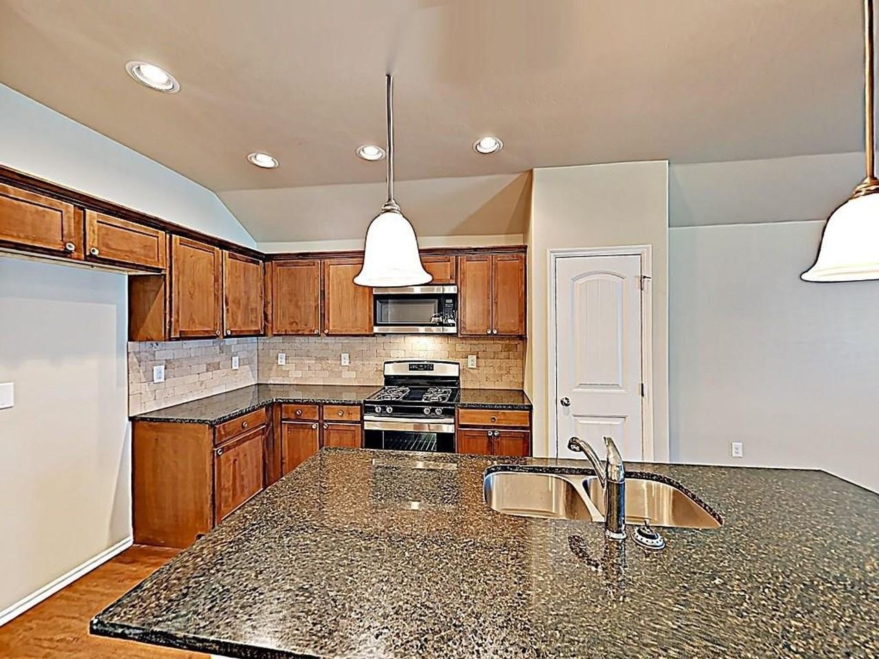 4704 River Mesa Dr - Photo 5 of 12