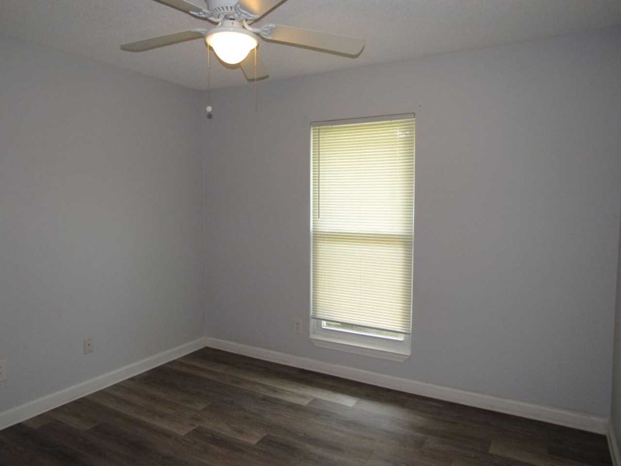 8001 Coronet Dr - Photo 3 of 12