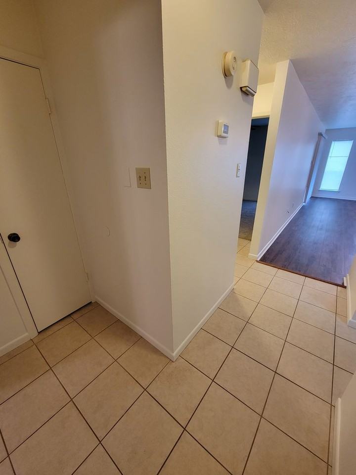 605 Navarro Dr - Photo 2 of 16