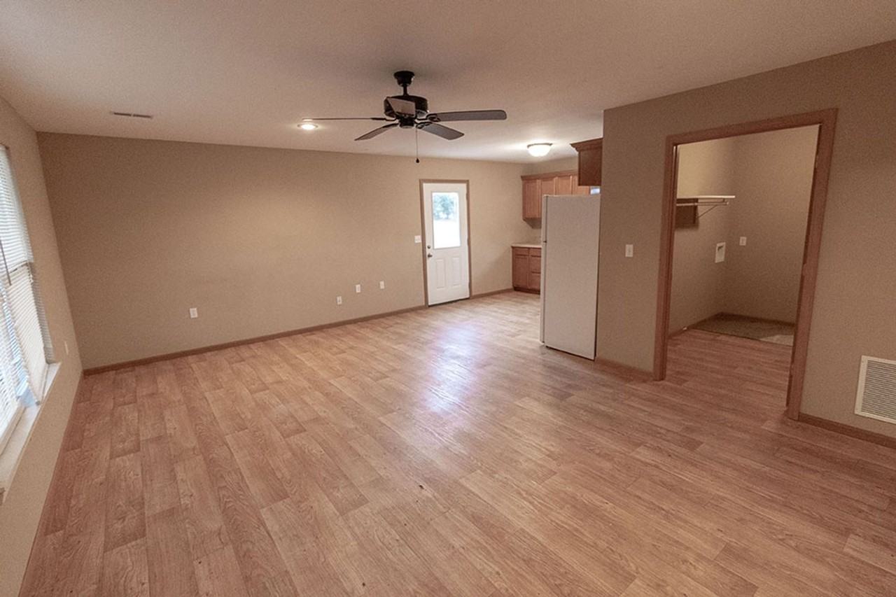 1546 Florence Dr - Photo 3 of 17