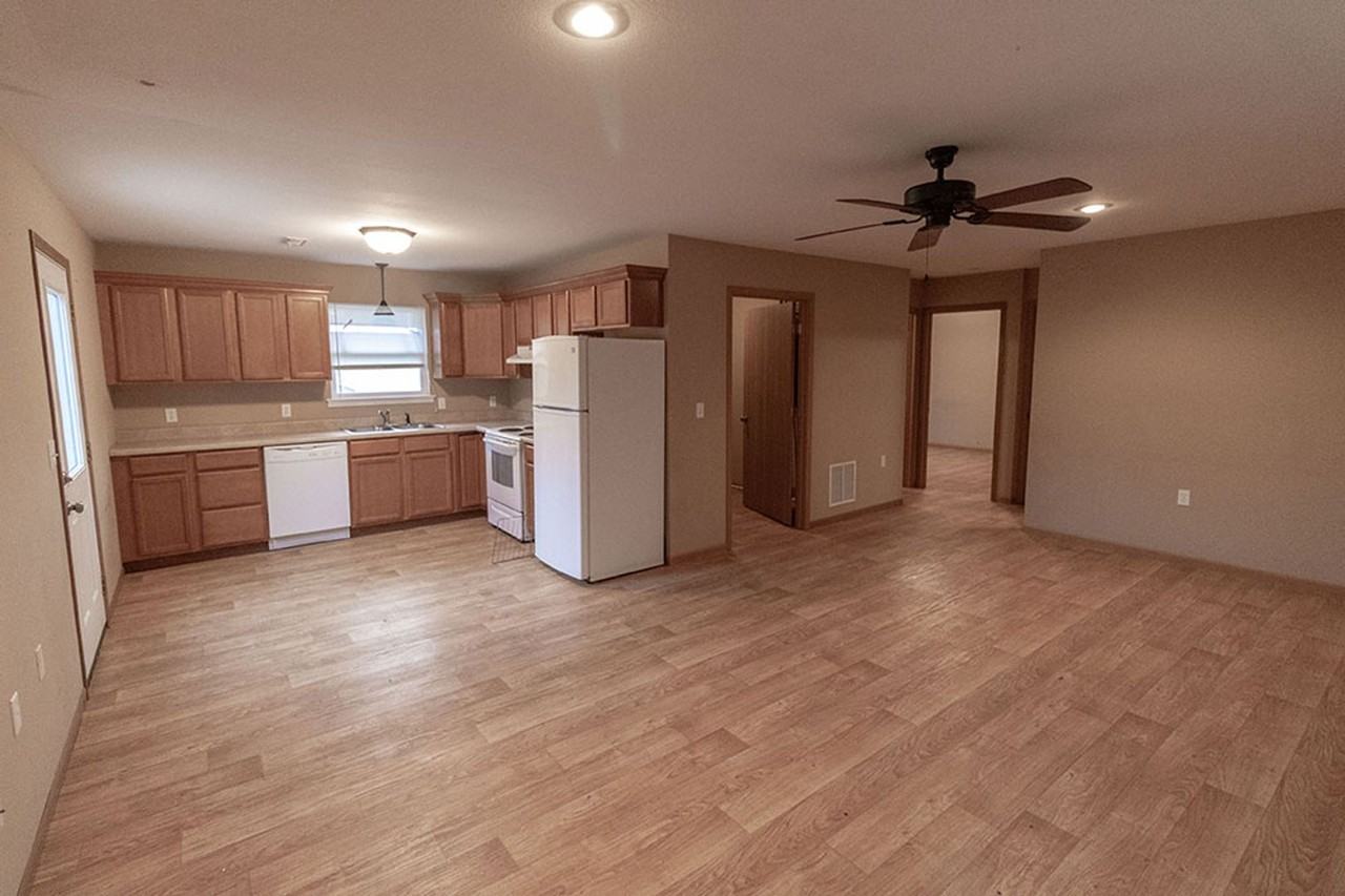 1546 Florence Dr - Photo 4 of 17