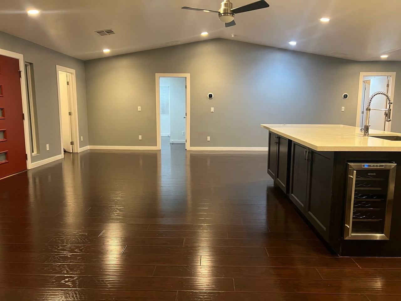 811 E Oakey Blvd - Photo 6 of 39