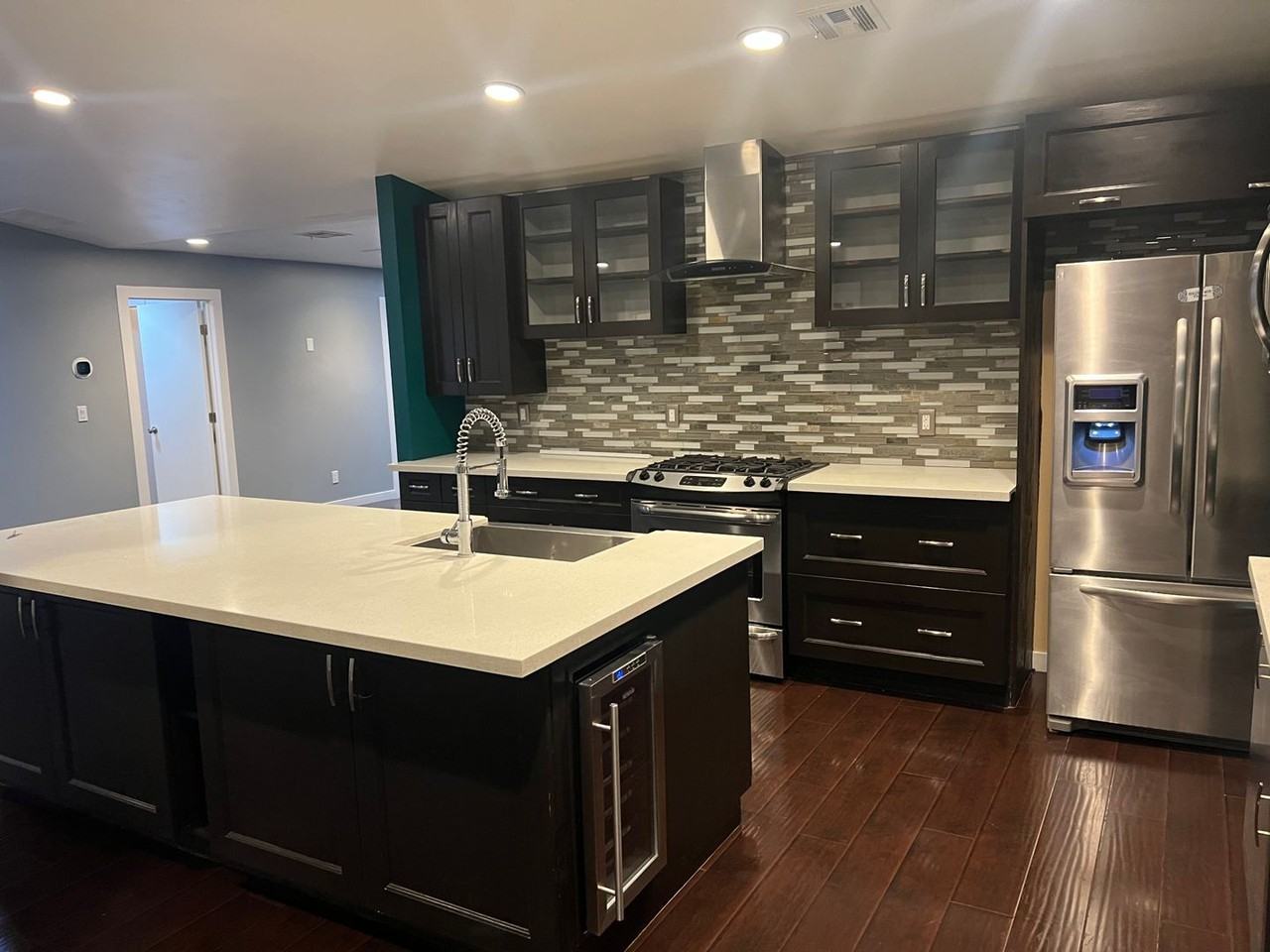 811 E Oakey Blvd - Photo 7 of 39