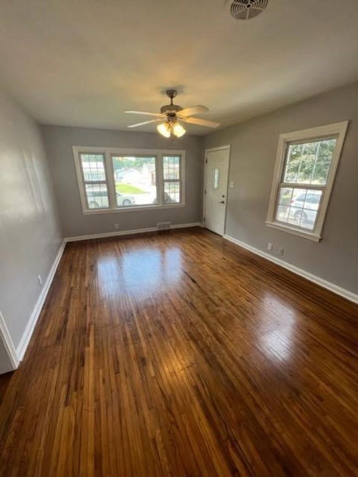 1718 Sweetser Ave - Photo 2 of 9