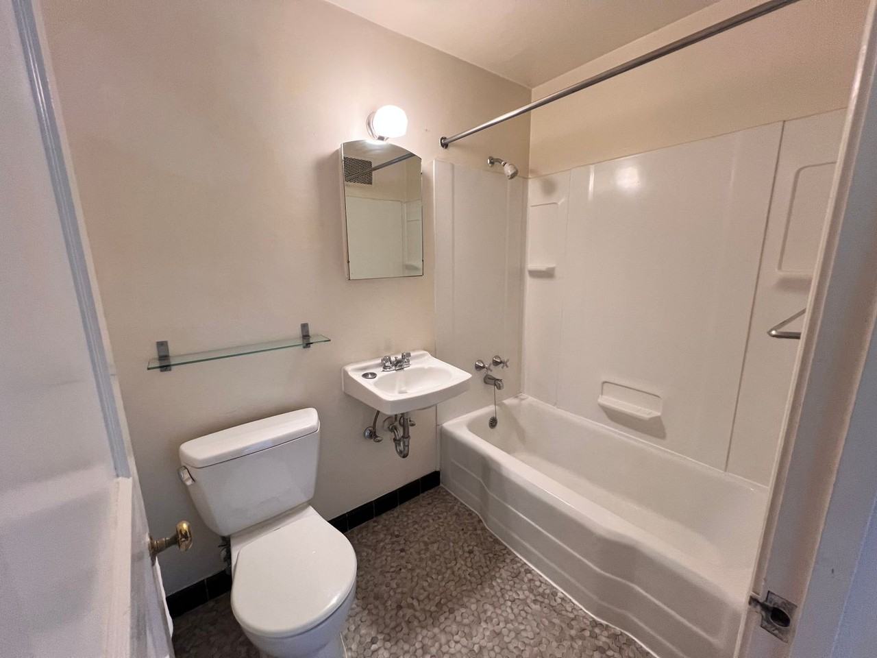 Green Lake Manor - Photo 5 of 22