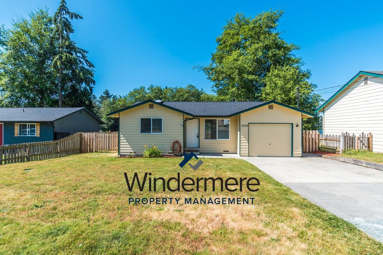 1202 South Dewey Drive - Photo 2 of 20