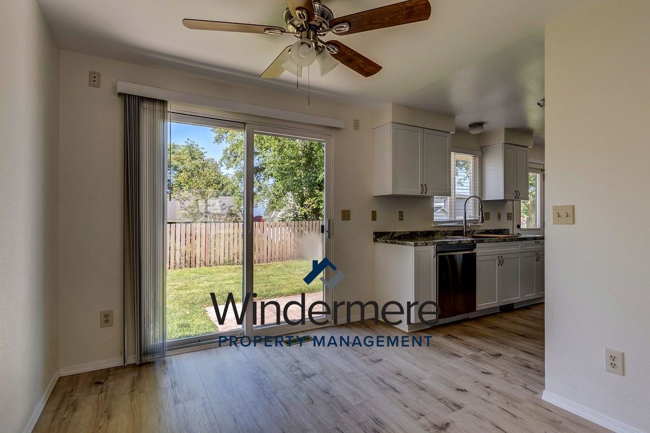 1202 South Dewey Drive - Photo 5 of 20